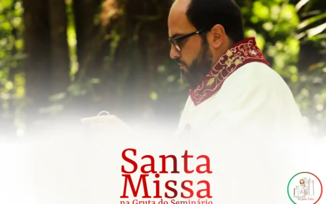 Santa Missa na Gruta do Seminário